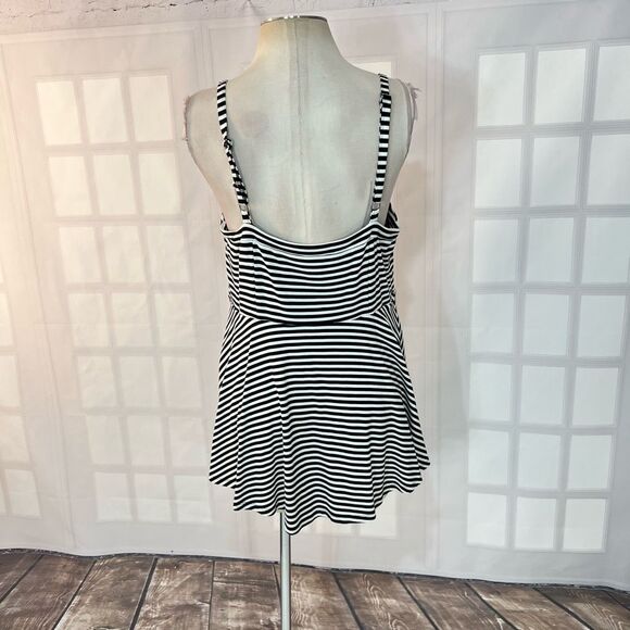 Torrid Black & White Stripe Sweetheart Knit Cami size 2x - Picture 8 of 13
